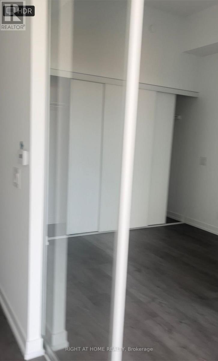 521 - 270 Dufferin Street, Toronto, Ontario  M6K 0H8 - Photo 4 - W12482298