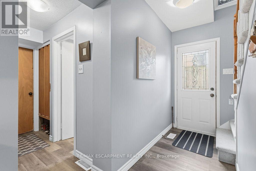 5119 Cherryhill Crescent, Burlington, Ontario  L7L 4B8 - Photo 22 - W12482303