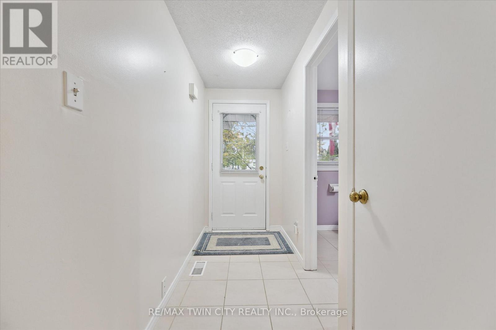35 Edgemere Drive, Cambridge, Ontario  N1P 1A9 - Photo 11 - X12482320