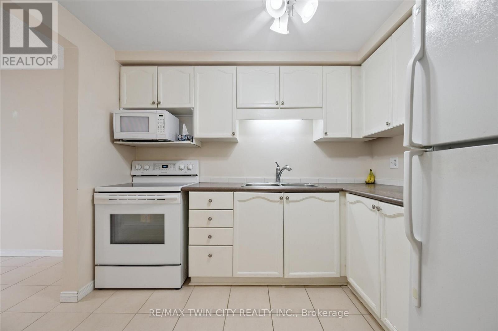 35 Edgemere Drive, Cambridge, Ontario  N1P 1A9 - Photo 25 - X12482320