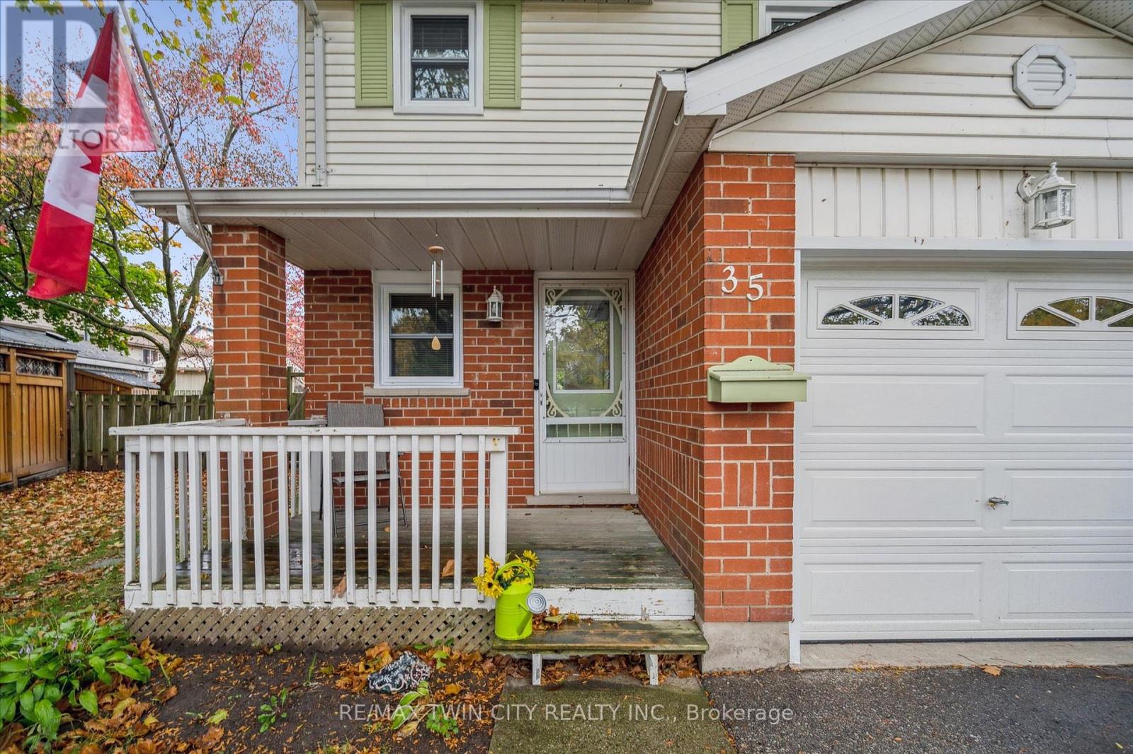 35 Edgemere Drive, Cambridge, Ontario  N1P 1A9 - Photo 9 - X12482320