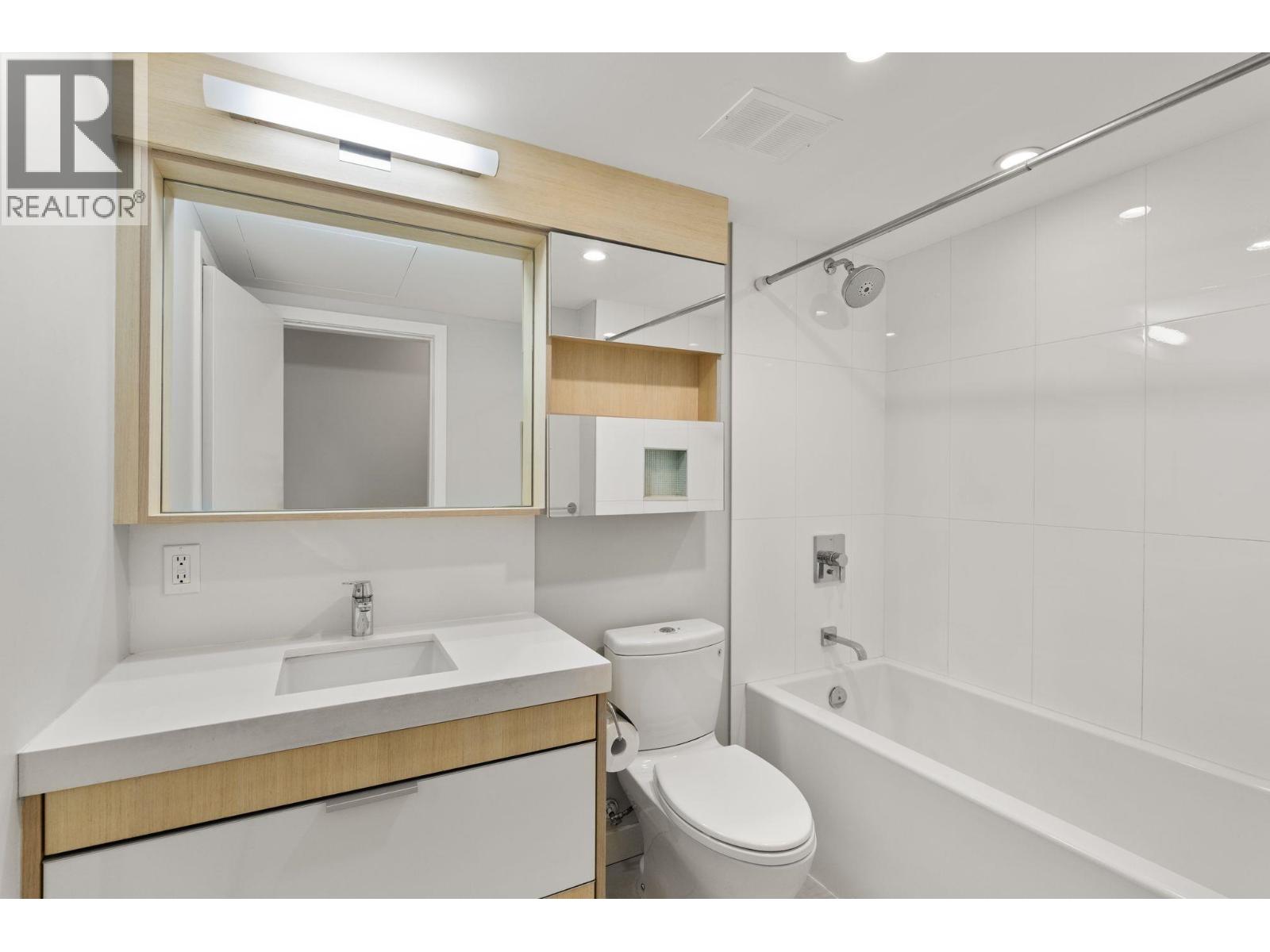 207 111 E 3rd Street, North Vancouver, British Columbia  V7L 0C6 - Photo 22 - R3061404