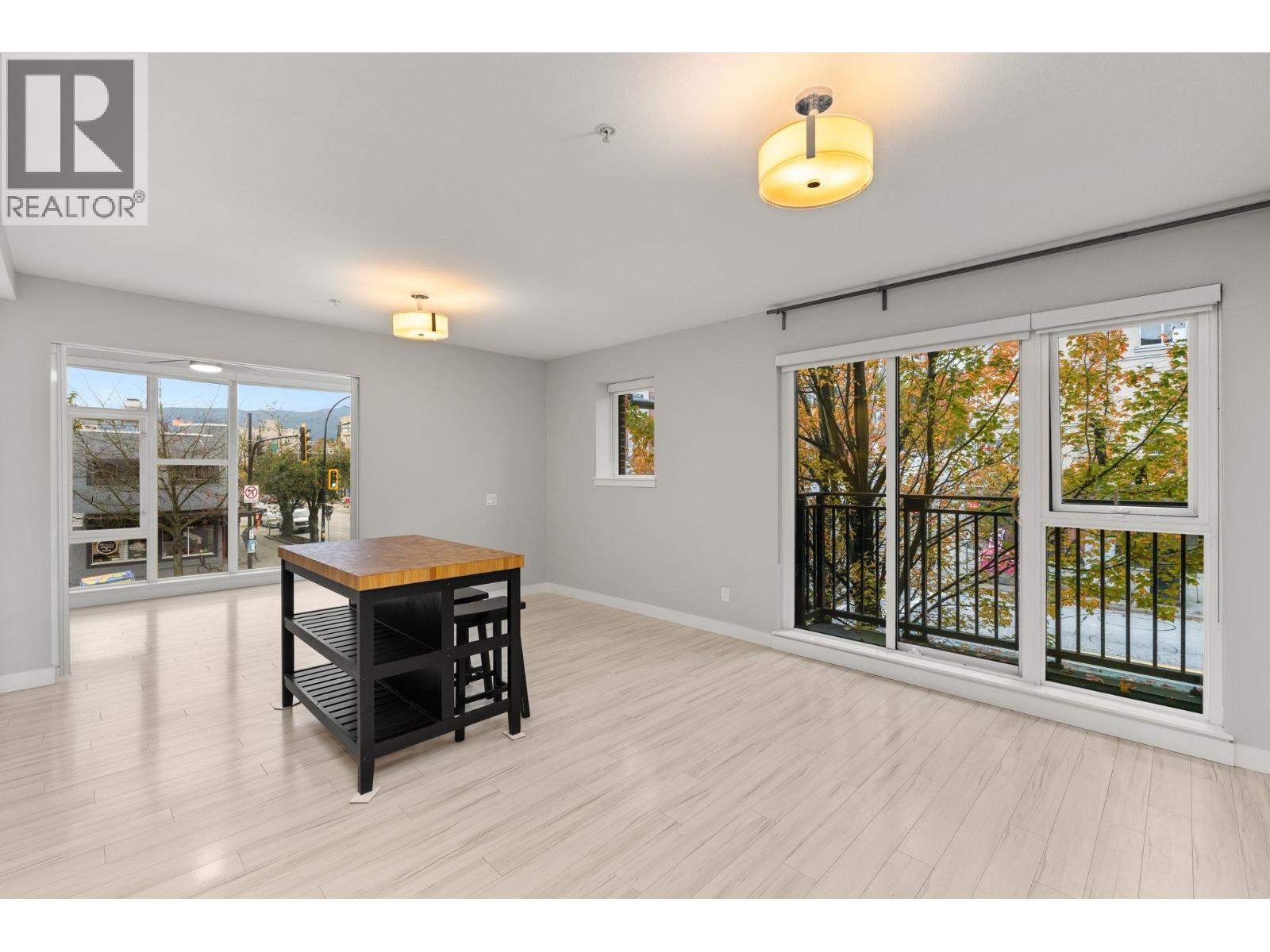 207 111 E 3rd Street, North Vancouver, British Columbia  V7L 0C6 - Photo 10 - R3061404