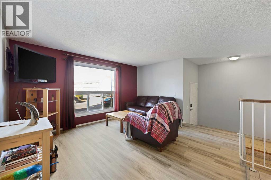 7 Falbury Crescent Ne, Calgary, Alberta  T3J 1H8 - Photo 5 - A2265920