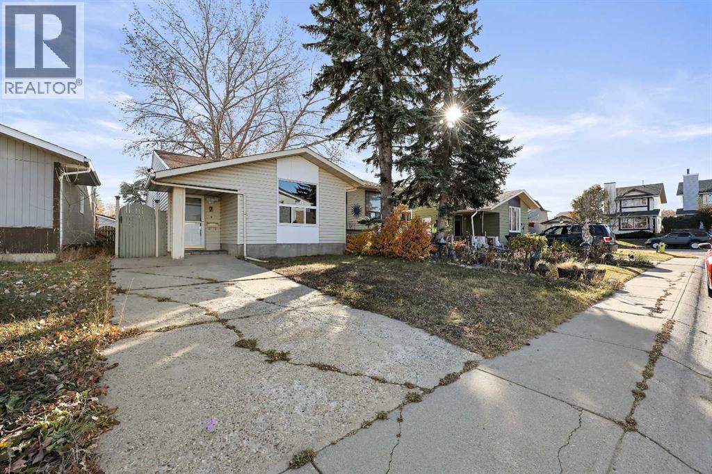 7 Falbury Crescent Ne, Calgary, Alberta  T3J 1H8 - Photo 3 - A2265920