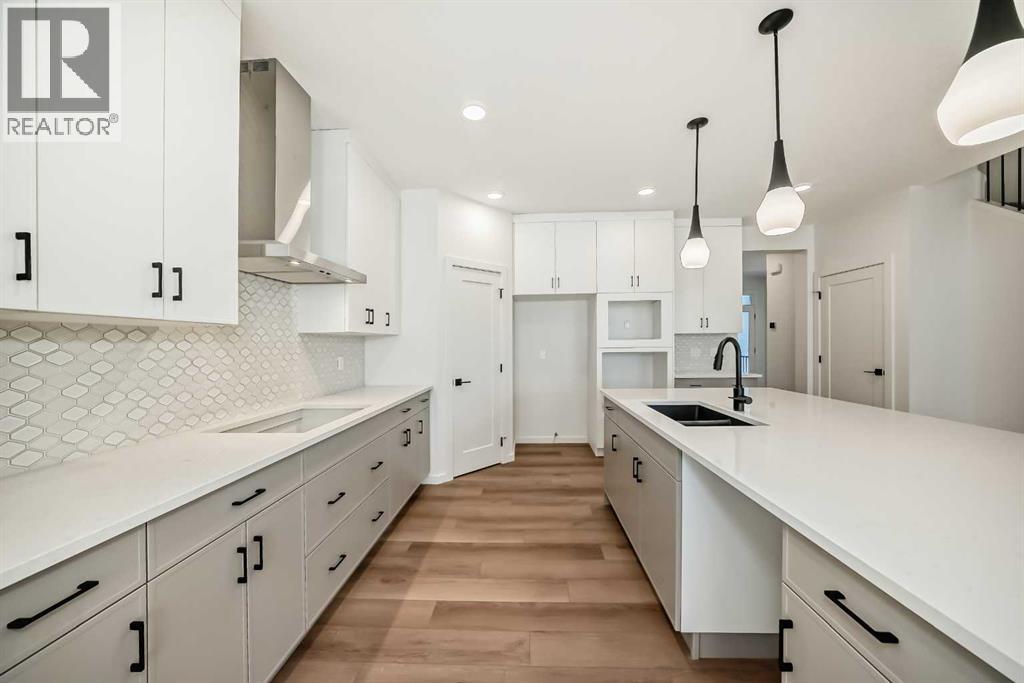 33 Royston Grove Nw, Calgary, Alberta  T3L 0M3 - Photo 2 - A2262825