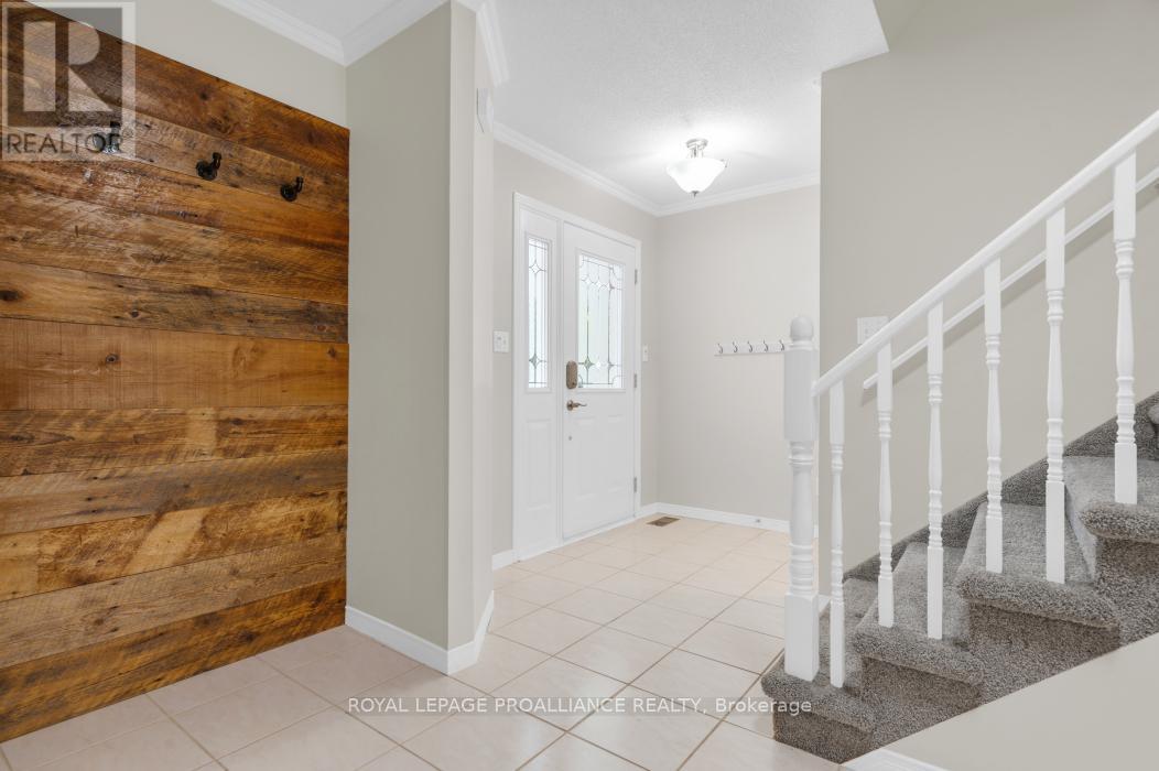 35 Loraine Avenue, Quinte West, Ontario K8V 6R4 - Photo 5 - X12482367