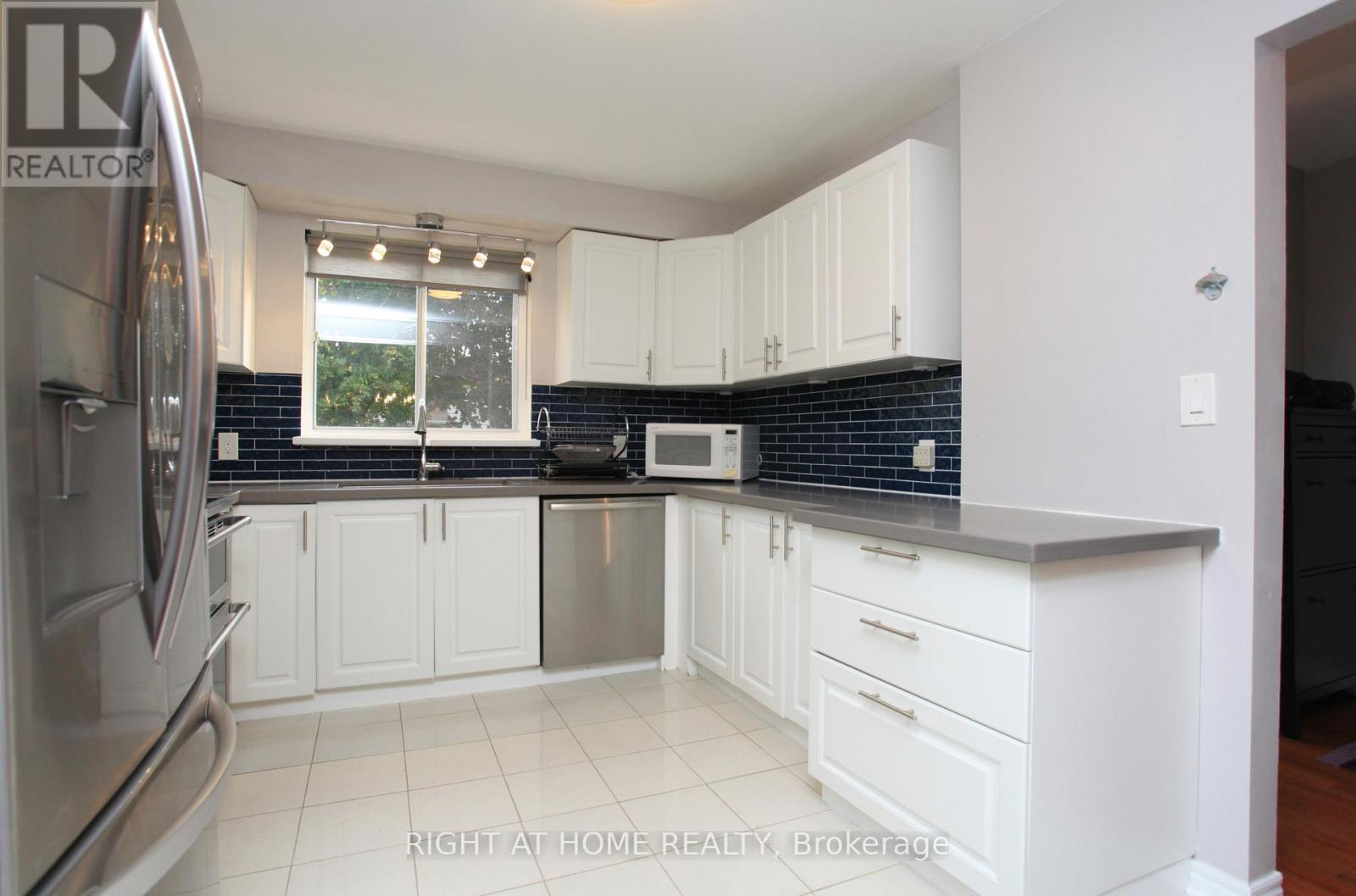 38 - 38 The Carriage Way, Markham, Ontario  L3T 4V1 - Photo 4 - N12482022