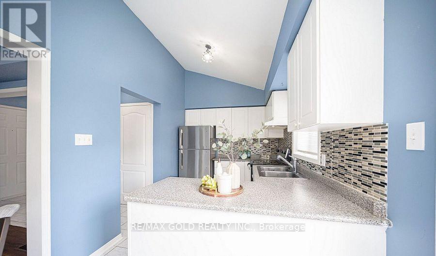 108 Black Forest Drive N, Brampton, Ontario  L6R 2E6 - Photo 10 - W12482334