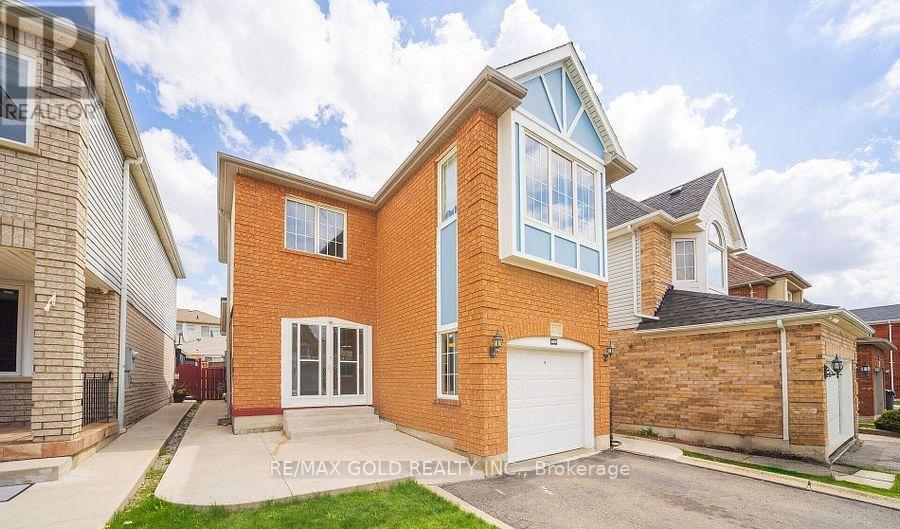 108 Black Forest Drive N, Brampton, Ontario  L6R 2E6 - Photo 2 - W12482334