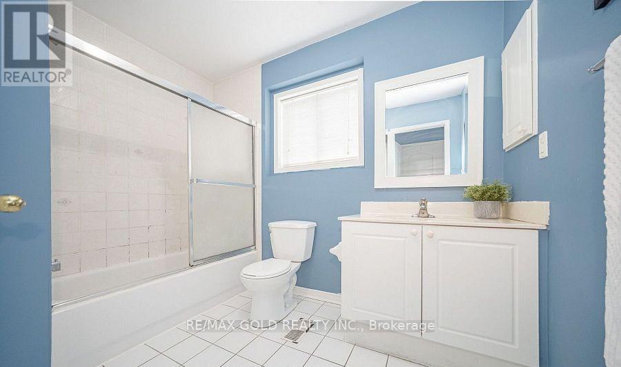 108 Black Forest Drive N, Brampton, Ontario  L6R 2E6 - Photo 22 - W12482334