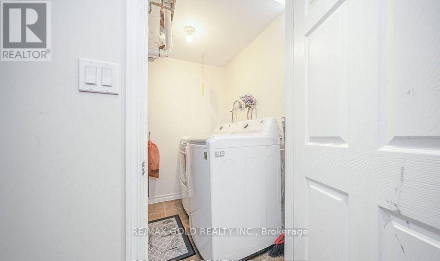 108 Black Forest Drive N, Brampton, Ontario  L6R 2E6 - Photo 23 - W12482334