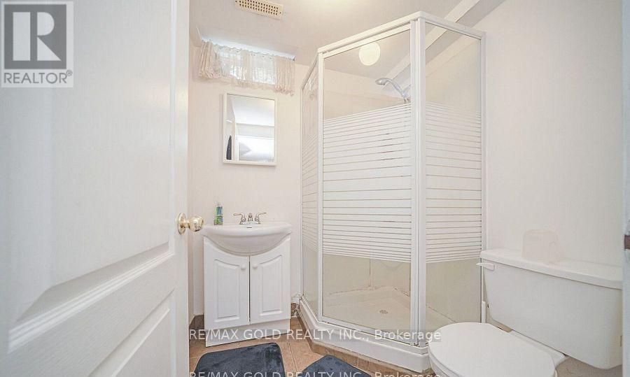 108 Black Forest Drive N, Brampton, Ontario  L6R 2E6 - Photo 26 - W12482334
