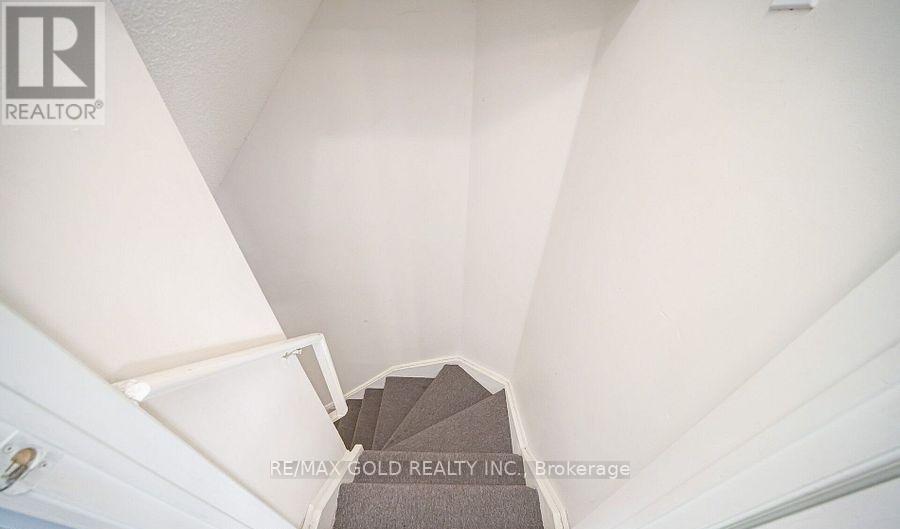 108 Black Forest Drive N, Brampton, Ontario  L6R 2E6 - Photo 33 - W12482334