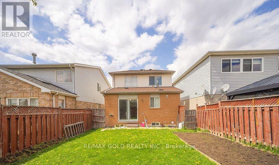 108 Black Forest Drive N, Brampton, Ontario  L6R 2E6 - Photo 35 - W12482334
