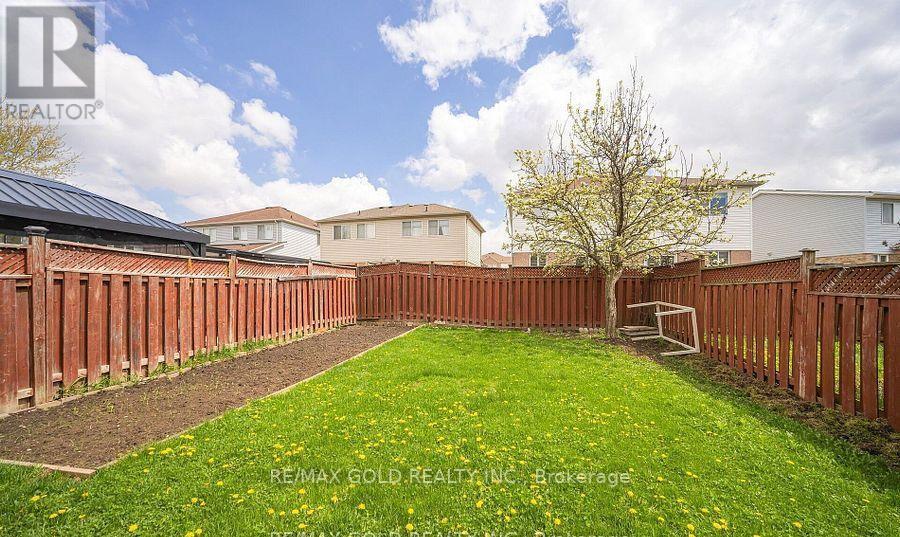 108 Black Forest Drive N, Brampton, Ontario  L6R 2E6 - Photo 36 - W12482334