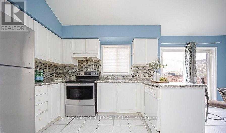 108 Black Forest Drive N, Brampton, Ontario  L6R 2E6 - Photo 4 - W12482334