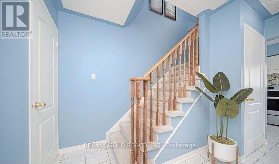 108 Black Forest Drive N, Brampton, Ontario  L6R 2E6 - Photo 7 - W12482334