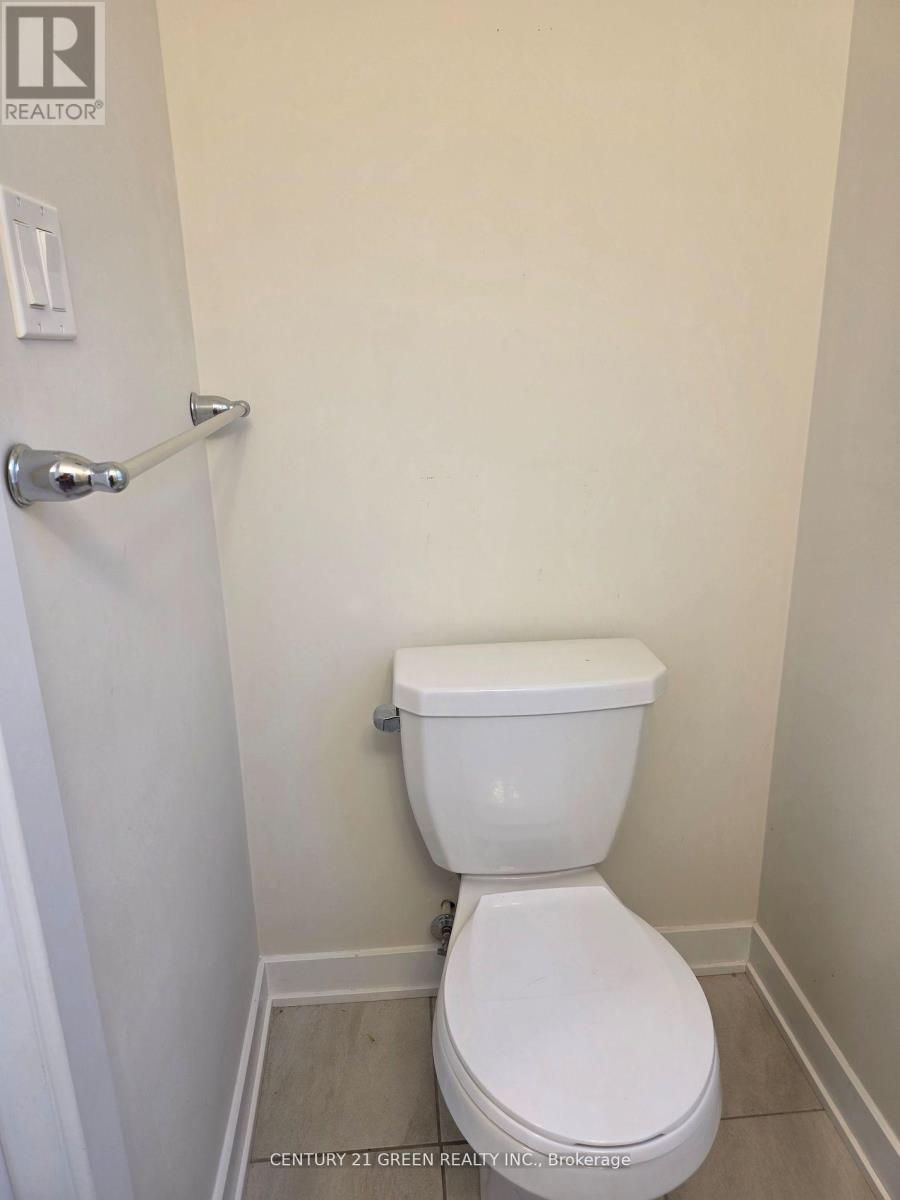 414 Eastbridge Avenue, Welland, Ontario  L3B 0M7 - Photo 10 - X12482333