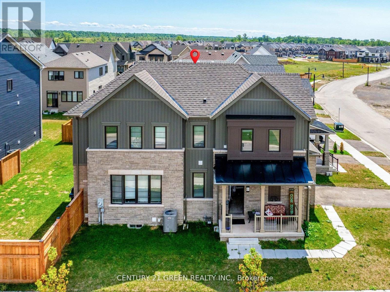 414 Eastbridge Avenue, Welland, Ontario  L3B 0M7 - Photo 2 - X12482333