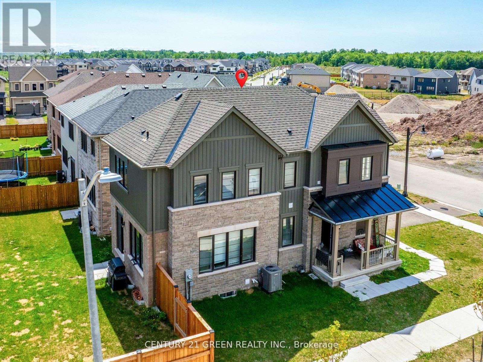 414 Eastbridge Avenue, Welland, Ontario  L3B 0M7 - Photo 3 - X12482333