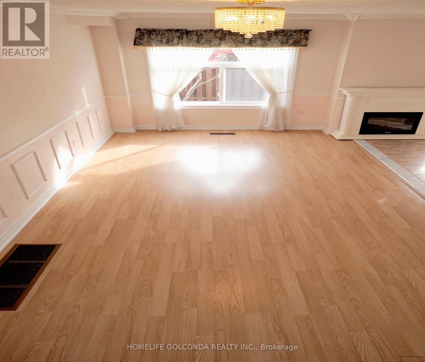 15 Amulet Crescent, Richmond Hill, Ontario  L4S 2S2 - Photo 2 - N12482133