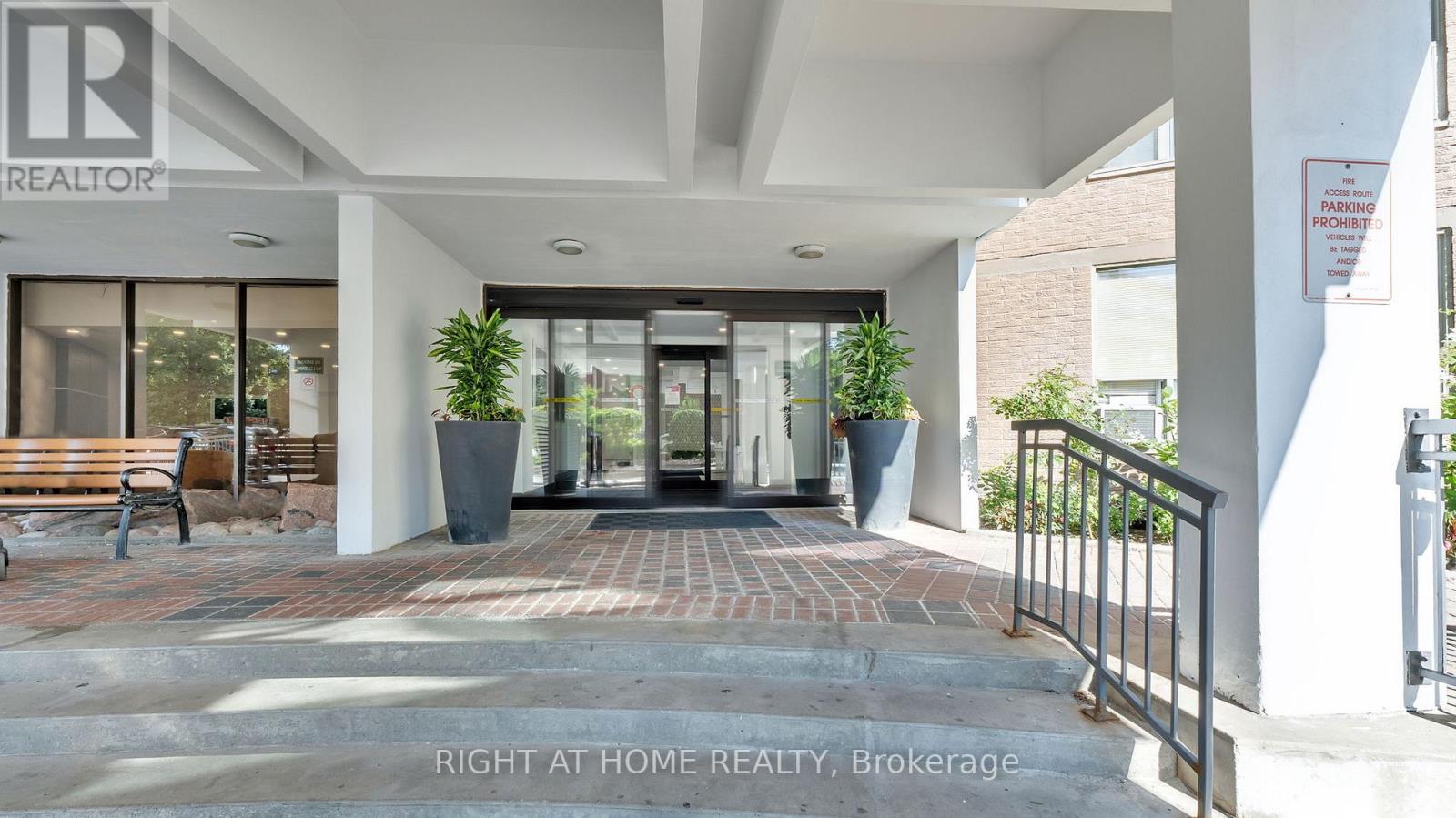 505 - 5 Vicora Linkway Way, Toronto, Ontario  M3C 1A5 - Photo 2 - C12482336