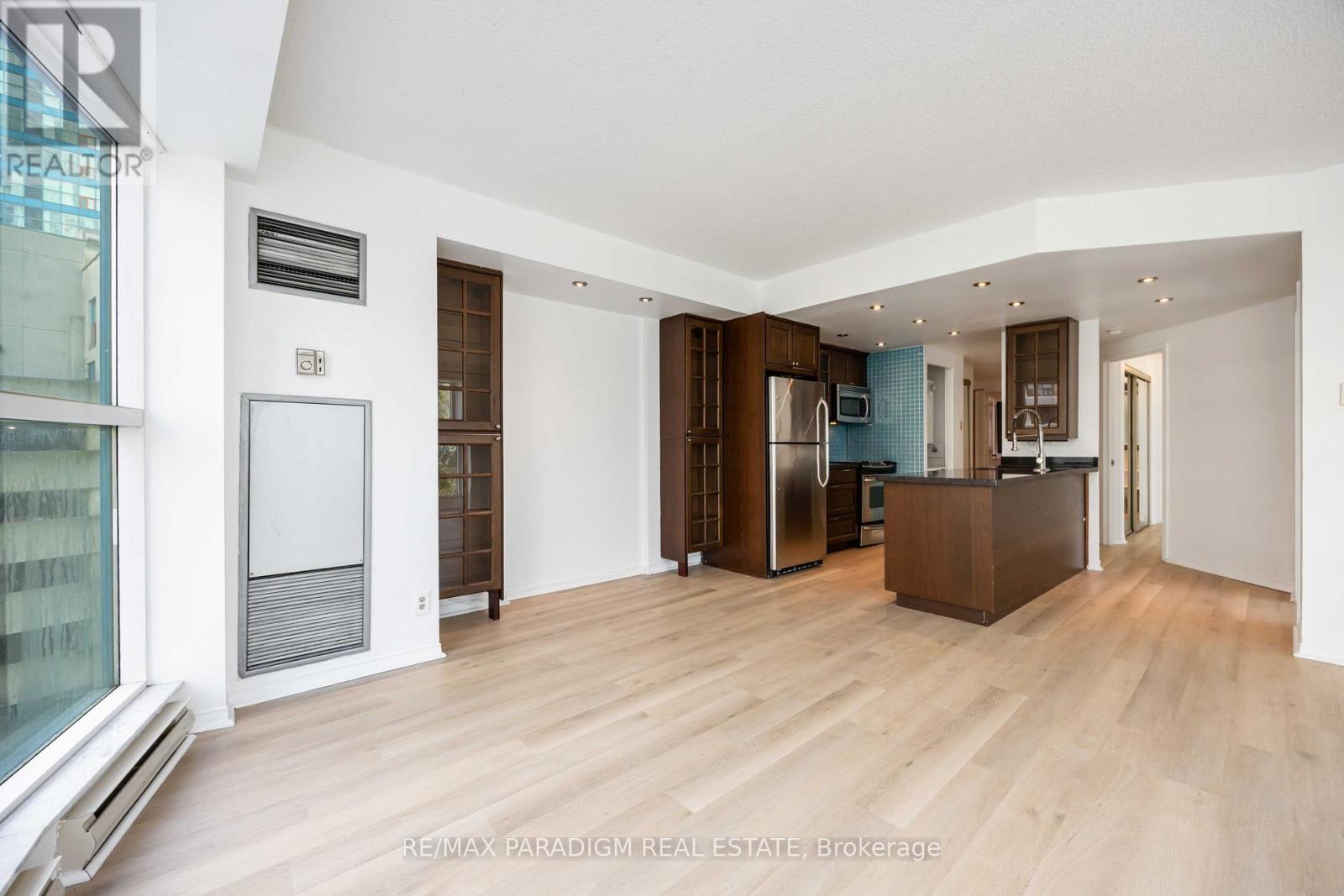 702 - 77 Harbour Square, Toronto, Ontario  M5J 2S2 - Photo 10 - C12482354
