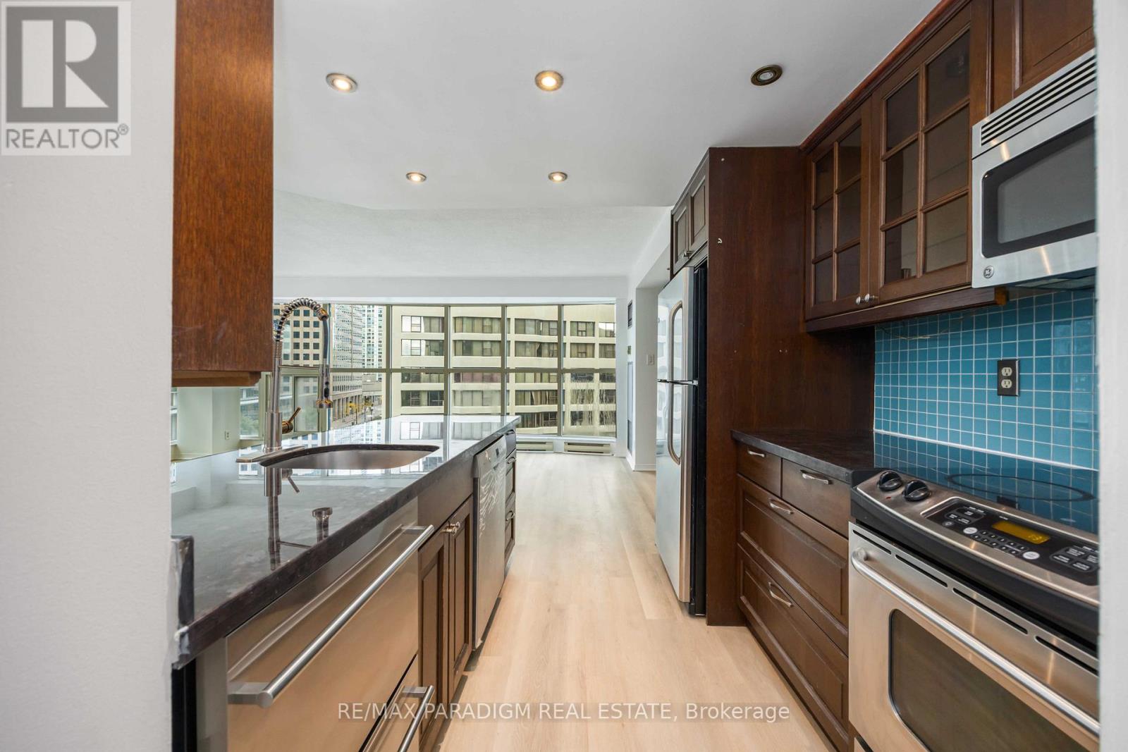 702 - 77 Harbour Square, Toronto, Ontario  M5J 2S2 - Photo 11 - C12482354