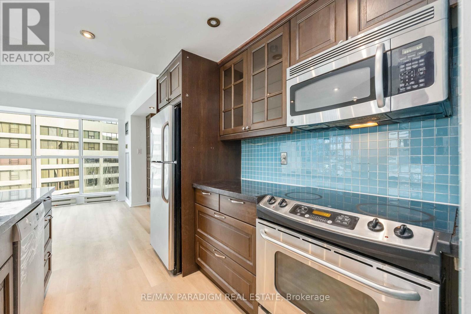 702 - 77 Harbour Square, Toronto, Ontario  M5J 2S2 - Photo 12 - C12482354