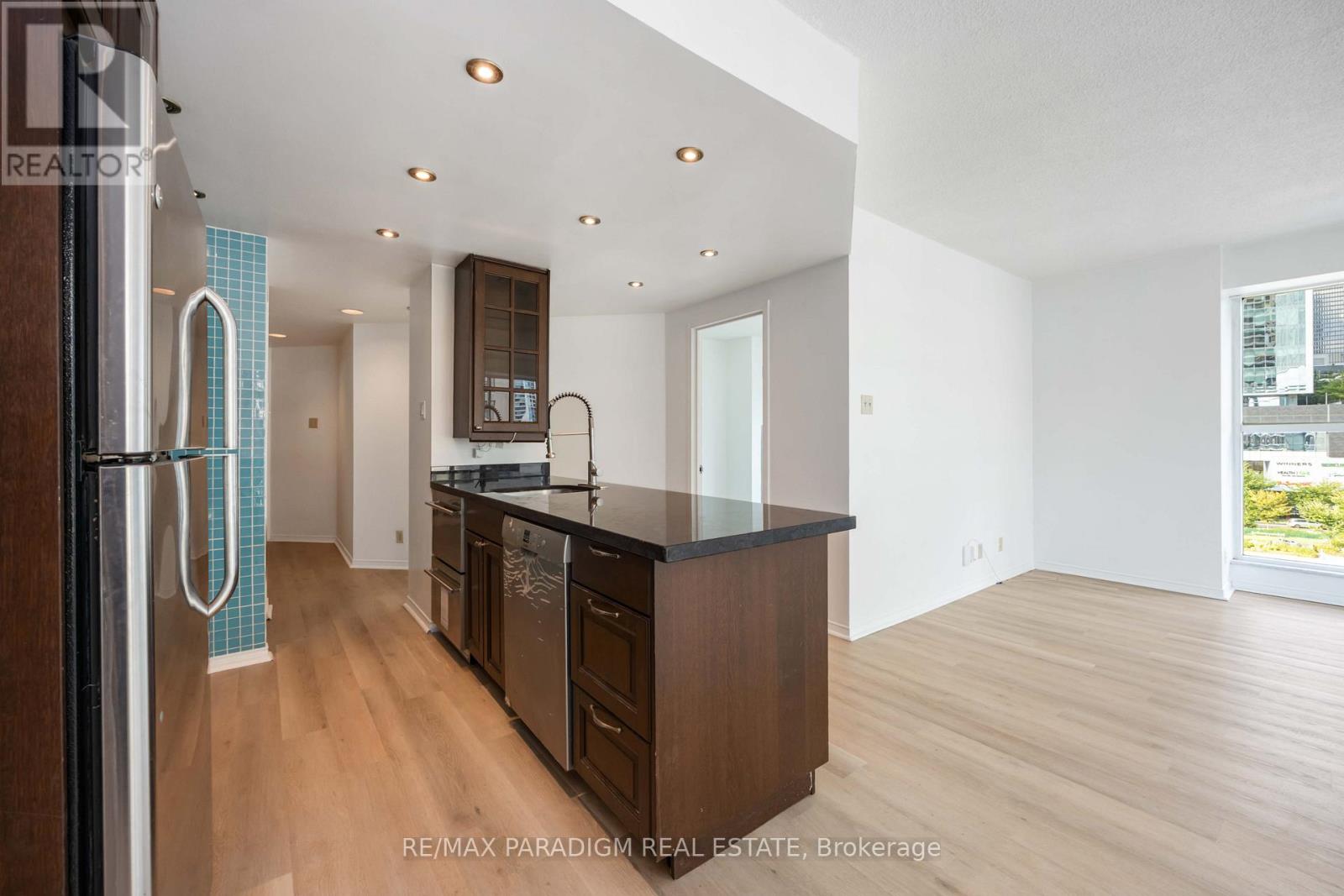702 - 77 Harbour Square, Toronto, Ontario  M5J 2S2 - Photo 16 - C12482354