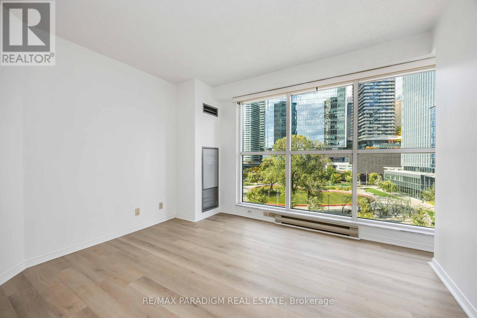 702 - 77 Harbour Square, Toronto, Ontario  M5J 2S2 - Photo 21 - C12482354