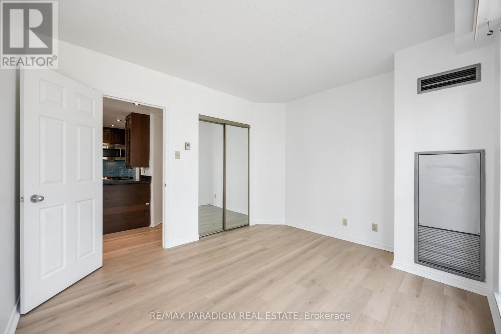 702 - 77 Harbour Square, Toronto, Ontario  M5J 2S2 - Photo 22 - C12482354