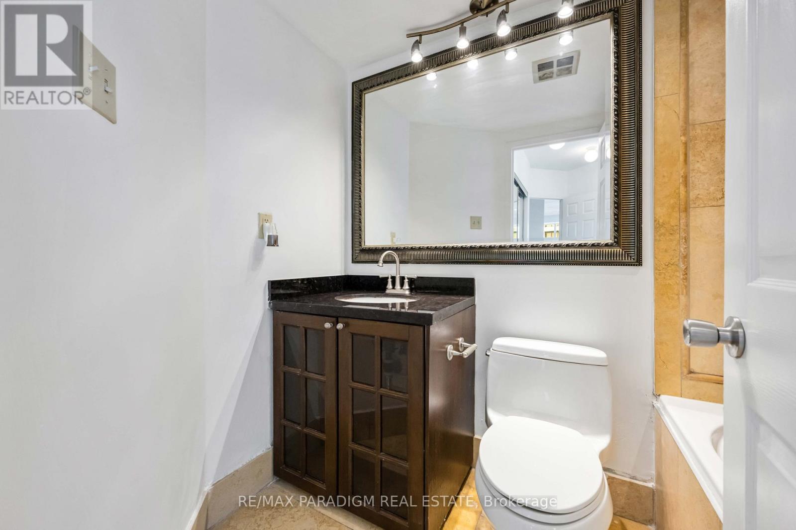 702 - 77 Harbour Square, Toronto, Ontario  M5J 2S2 - Photo 24 - C12482354