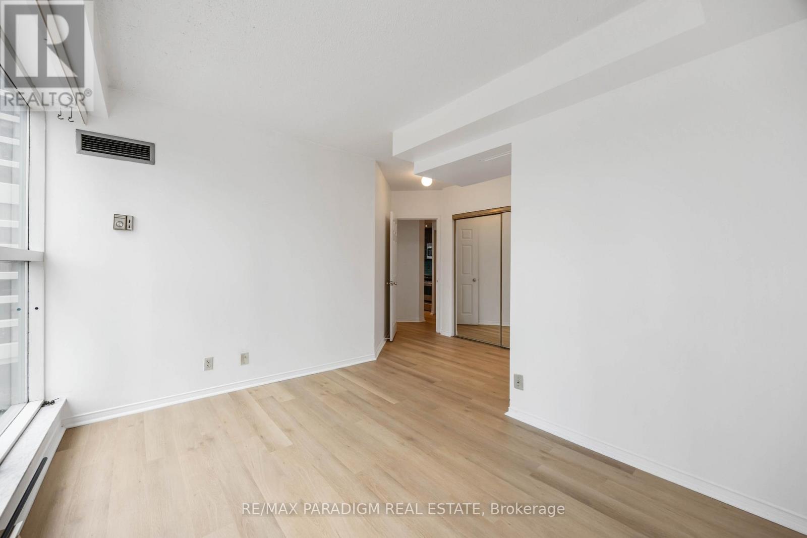 702 - 77 Harbour Square, Toronto, Ontario  M5J 2S2 - Photo 26 - C12482354