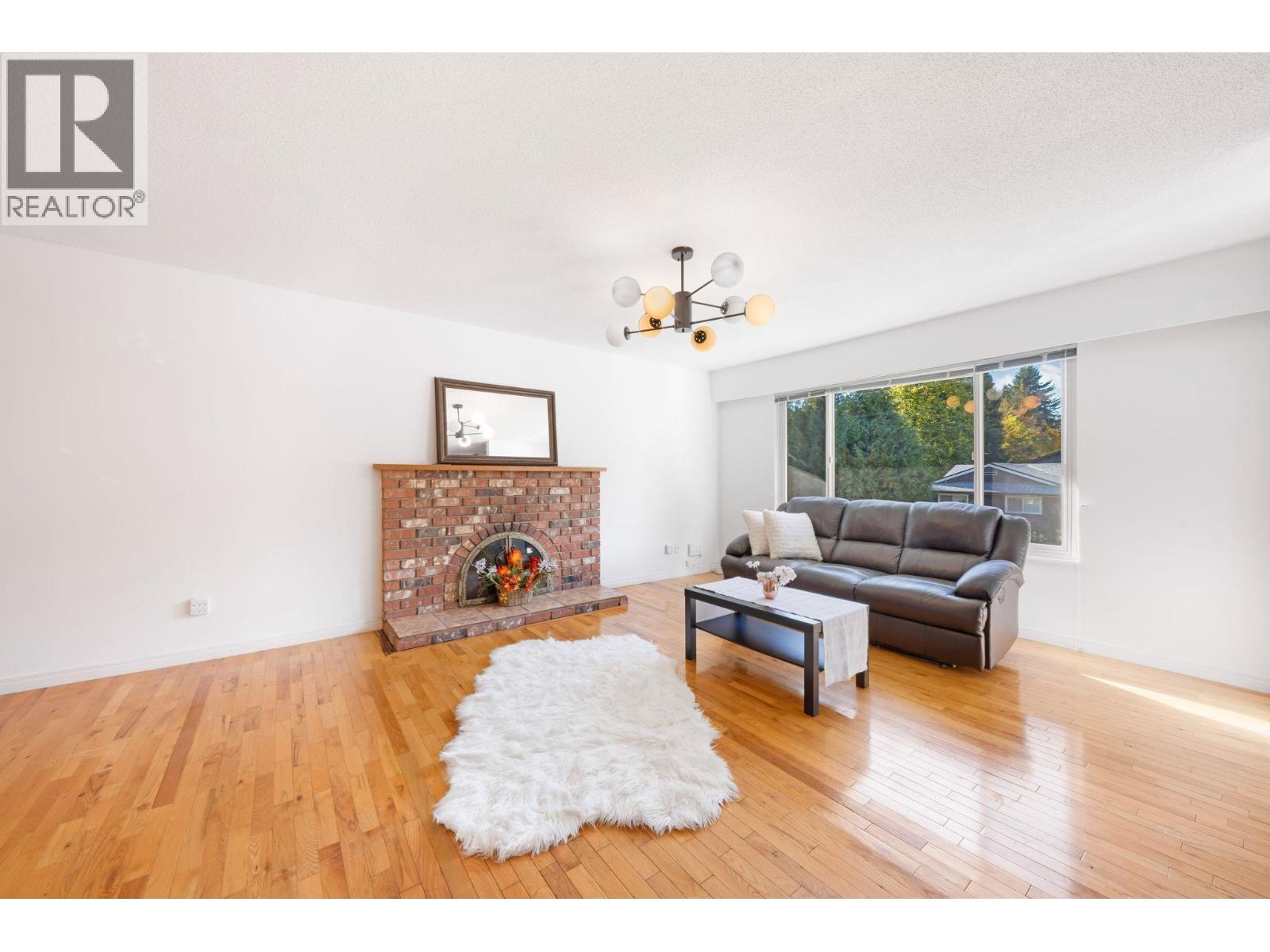 3870 Richmond Street, Port Coquitlam, British Columbia  V3B 3E8 - Photo 4 - R3061479