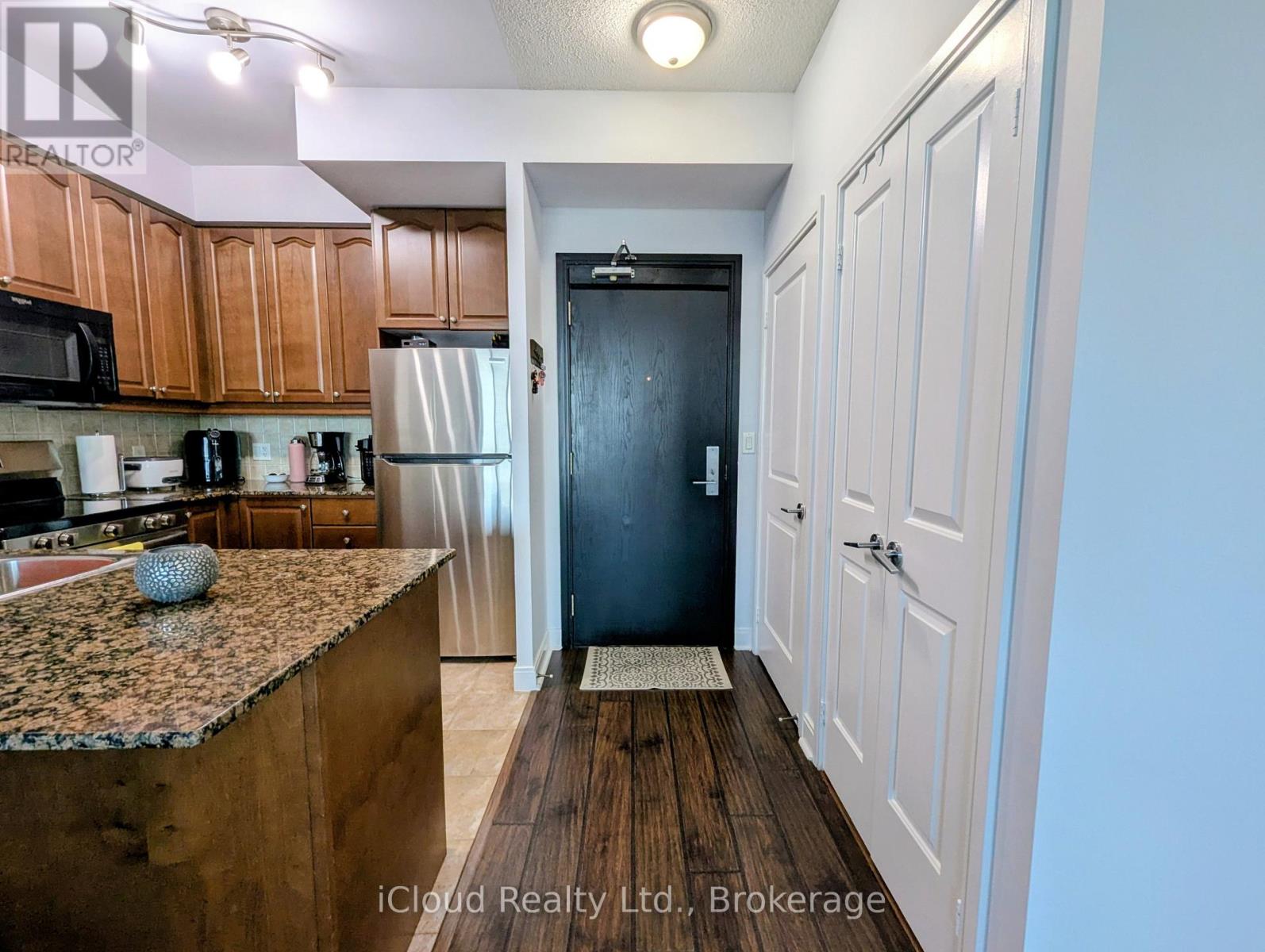 1010 - 90 Absolute Avenue, Mississauga, Ontario  L4Z 0A3 - Photo 3 - W12482341
