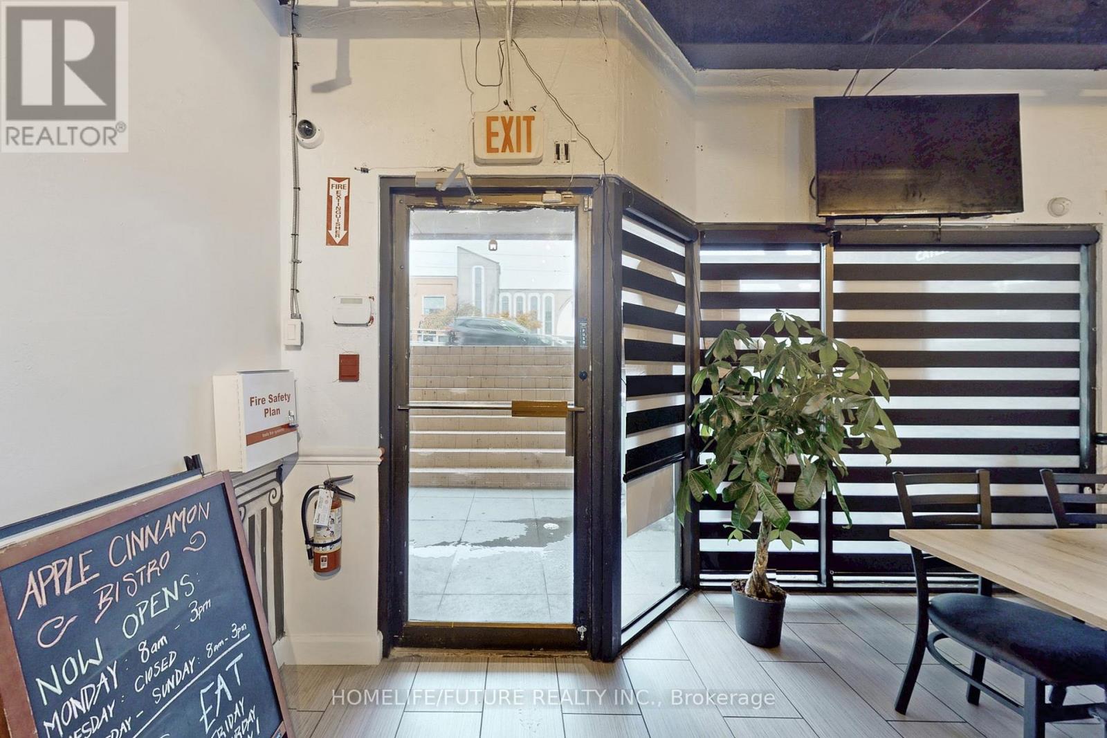 1278 St Clair Avenue W, Toronto, Ontario  M6E 1B9 - Photo 6 - W12482356
