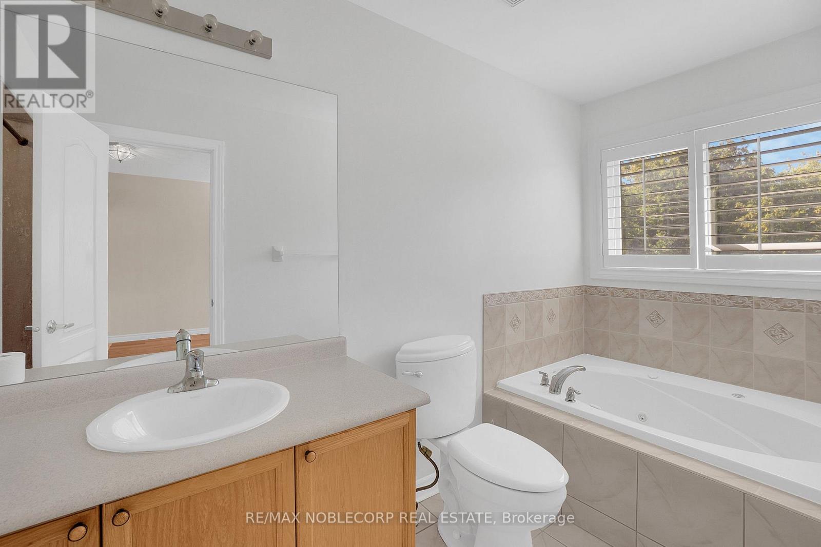 91 Eastview Gate, Brampton, Ontario  L6P 2G7 - Photo 18 - W12482362