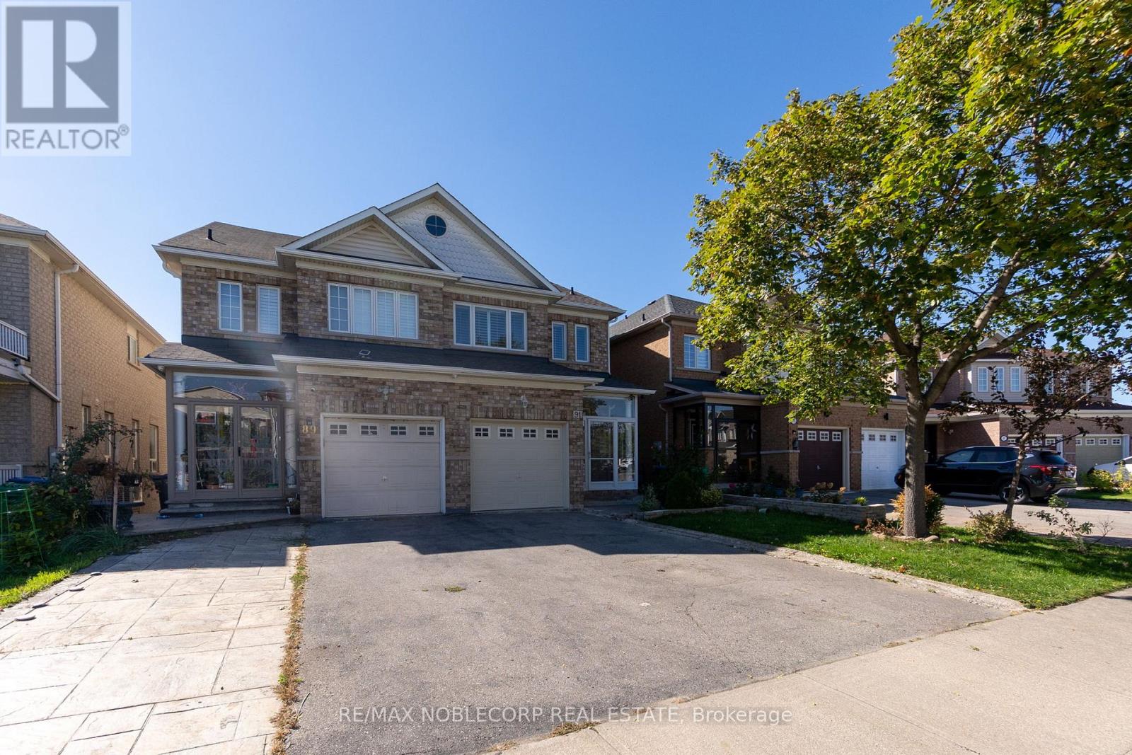 91 Eastview Gate, Brampton, Ontario  L6P 2G7 - Photo 2 - W12482362