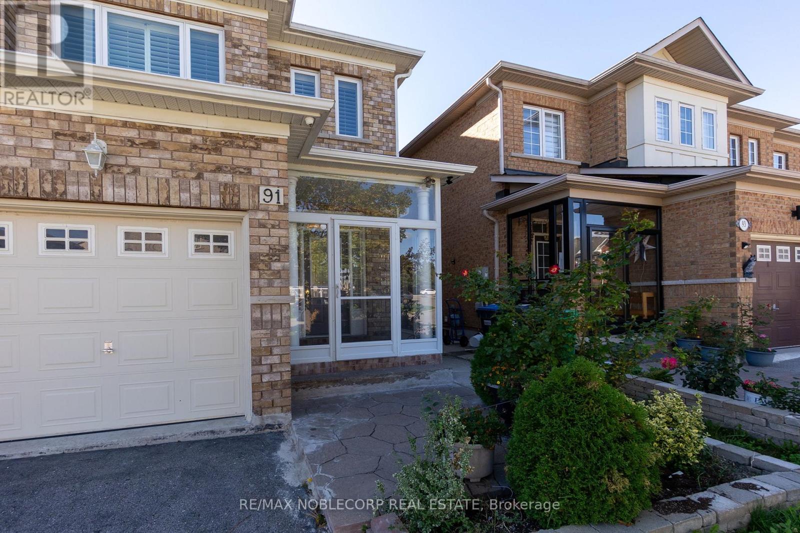 91 Eastview Gate, Brampton, Ontario  L6P 2G7 - Photo 3 - W12482362