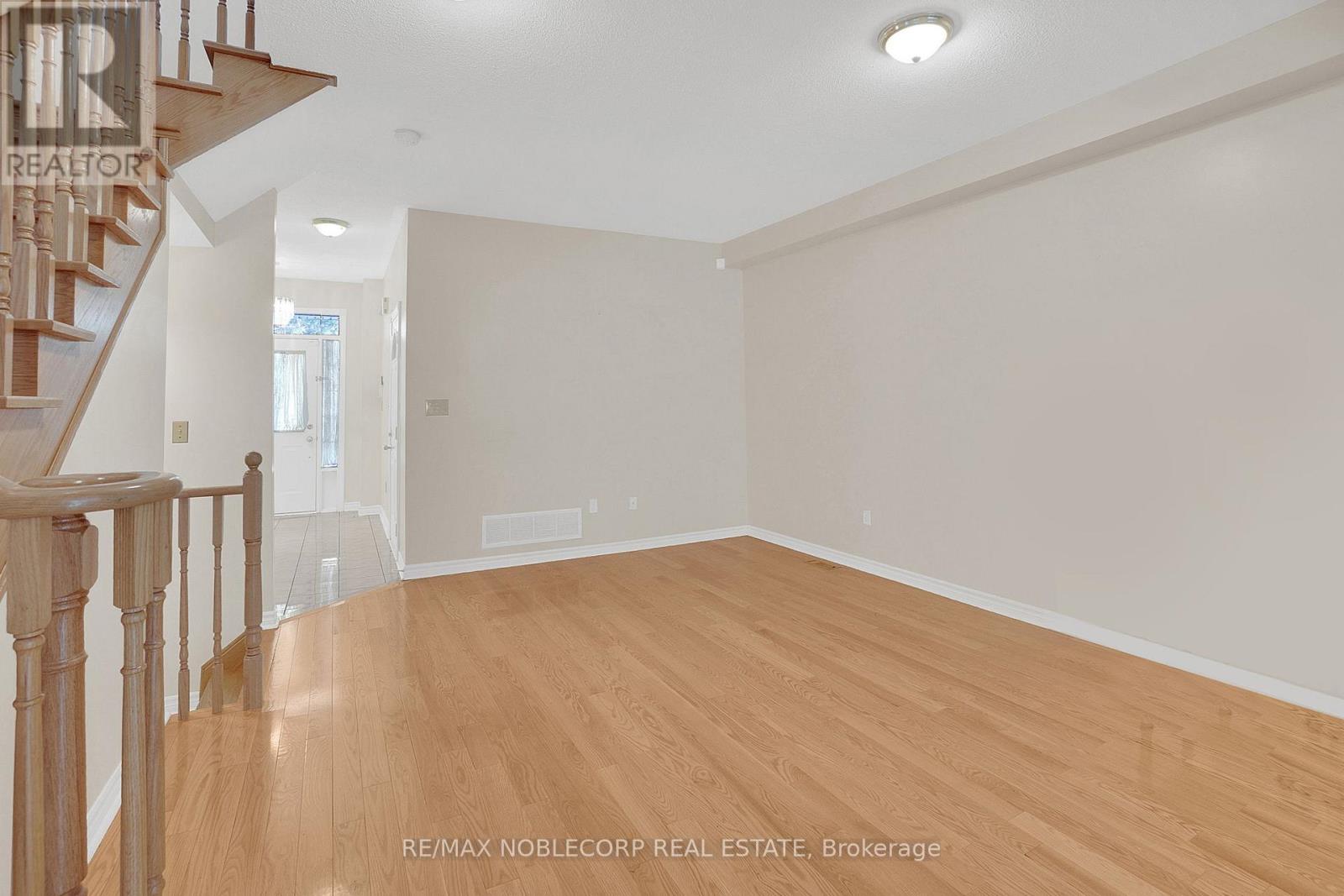 91 Eastview Gate, Brampton, Ontario  L6P 2G7 - Photo 5 - W12482362