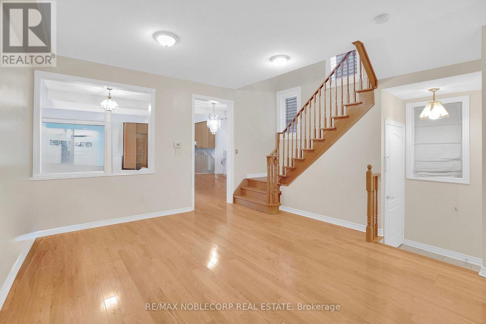 91 Eastview Gate, Brampton, Ontario  L6P 2G7 - Photo 6 - W12482362