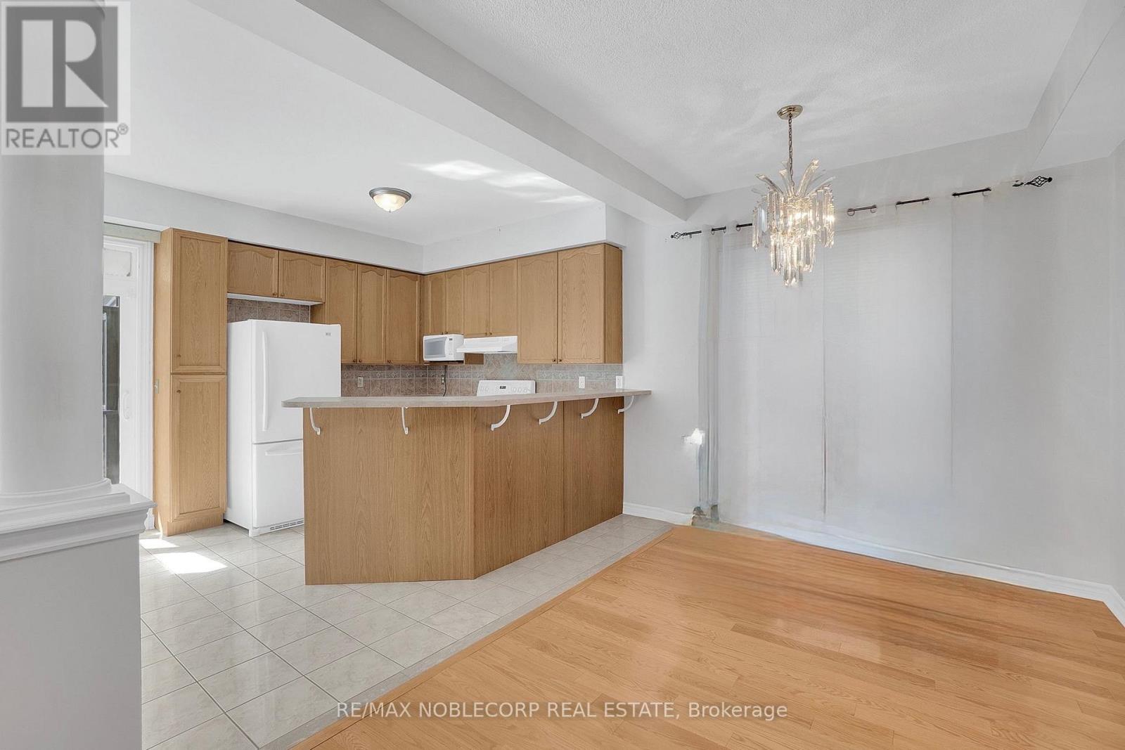 91 Eastview Gate, Brampton, Ontario  L6P 2G7 - Photo 7 - W12482362