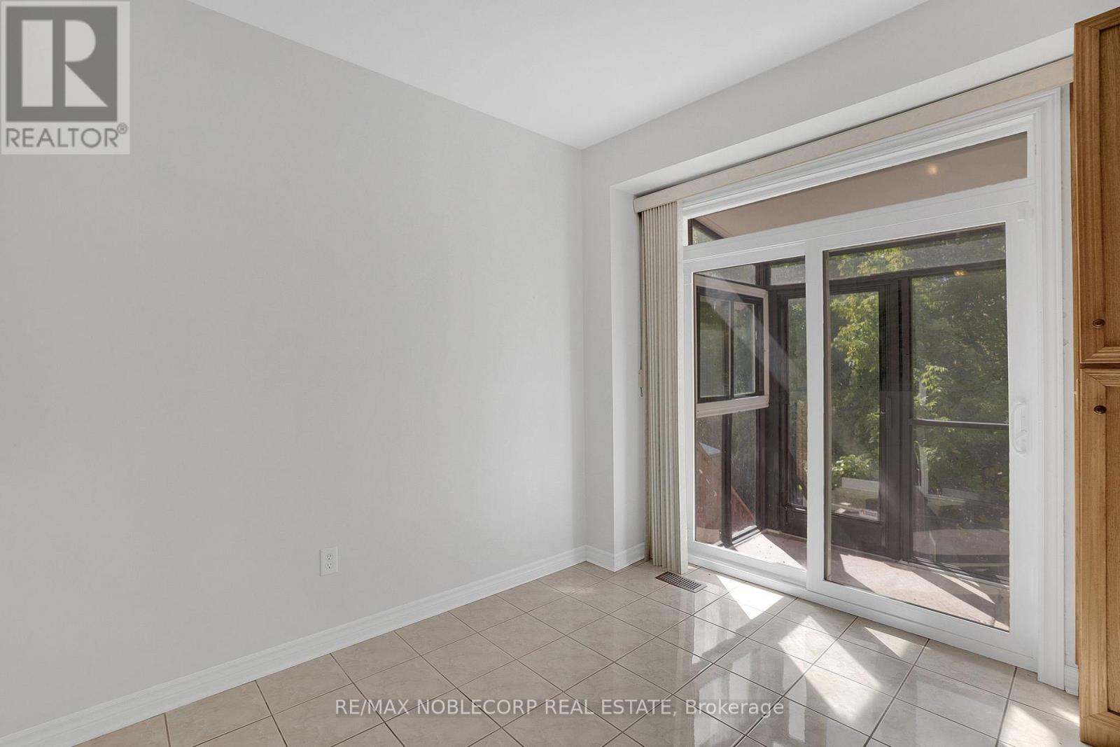91 Eastview Gate, Brampton, Ontario  L6P 2G7 - Photo 9 - W12482362