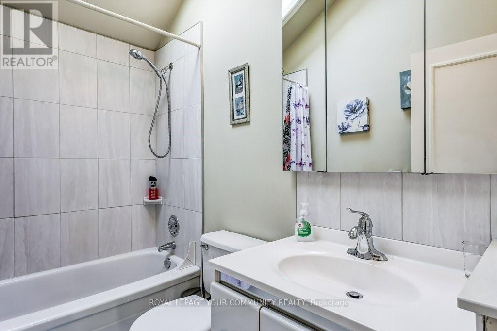 2 Rougecrest Drive, Markham, Ontario  L3P 3B6 - Photo 18 - N12465005