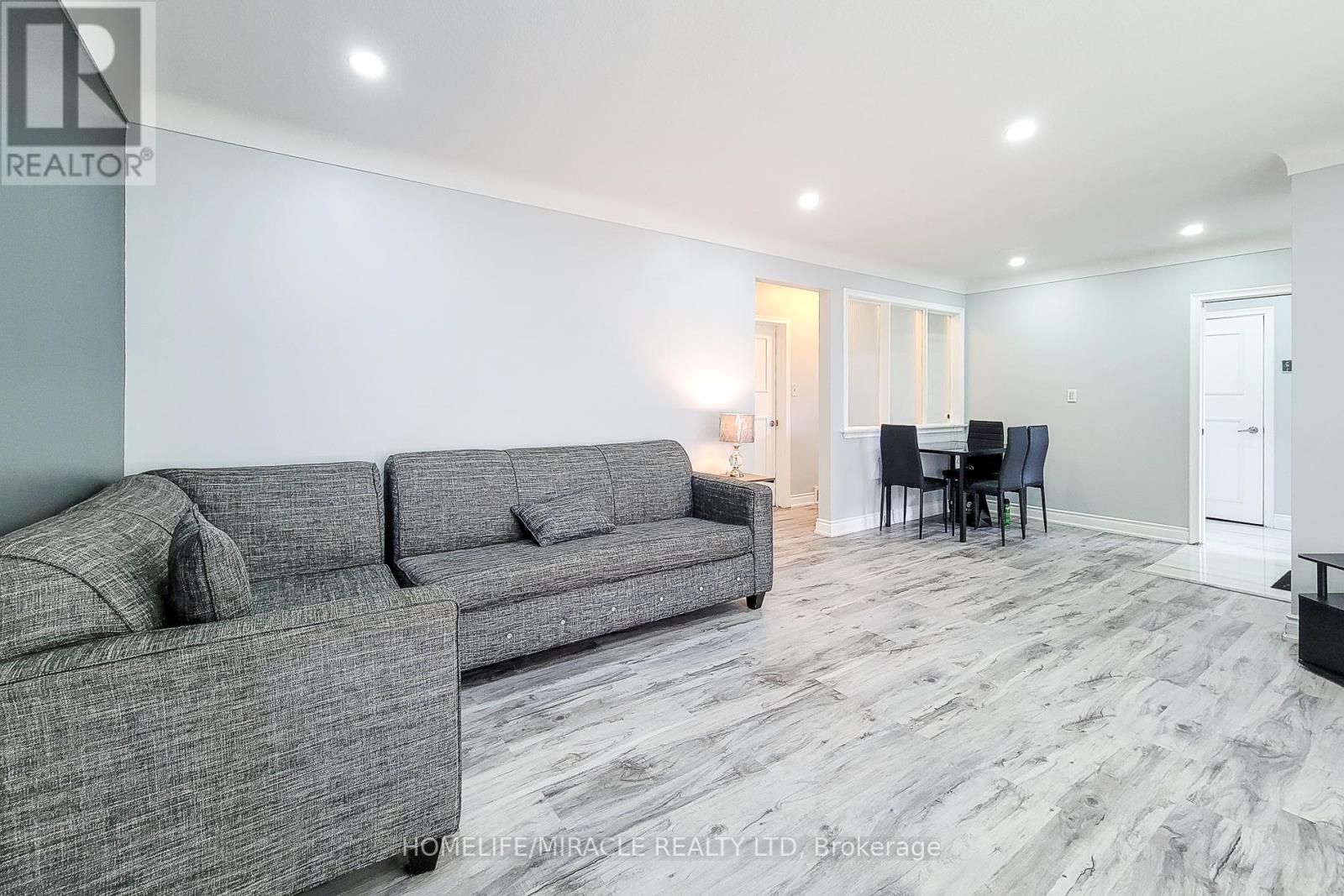 28 Glengarry Road, St. Catharines, Ontario  L2T 2T9 - Photo 12 - X12482348