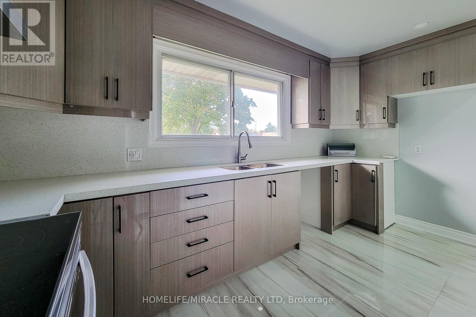 28 Glengarry Road, St. Catharines, Ontario  L2T 2T9 - Photo 17 - X12482348