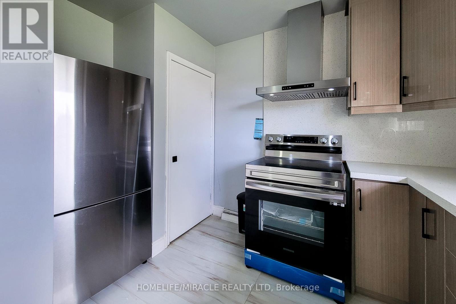 28 Glengarry Road, St. Catharines, Ontario  L2T 2T9 - Photo 19 - X12482348