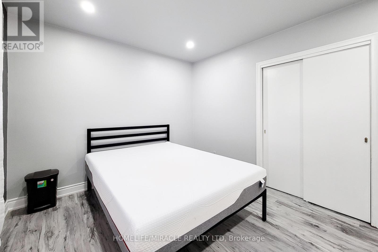 28 Glengarry Road, St. Catharines, Ontario  L2T 2T9 - Photo 27 - X12482348